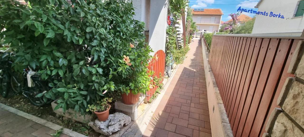 Apartments Borka Biograd Na Moru Luaran gambar